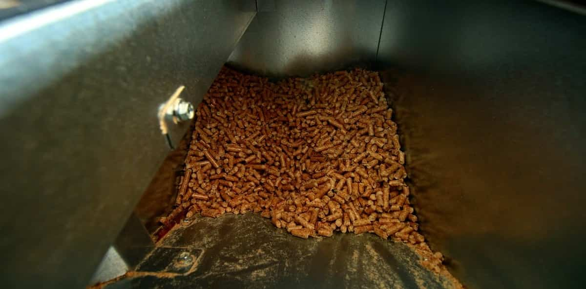 refaire les stocks de pellets de bois